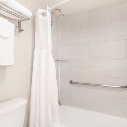 Fredericksburg Inn & Suites